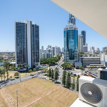 Large Surfers Paradise Apartment With Fantastic Views Гоулд Коуст Екстериор снимка