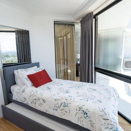 Large Surfers Paradise Apartment With Fantastic Views Гоулд Коуст Екстериор снимка