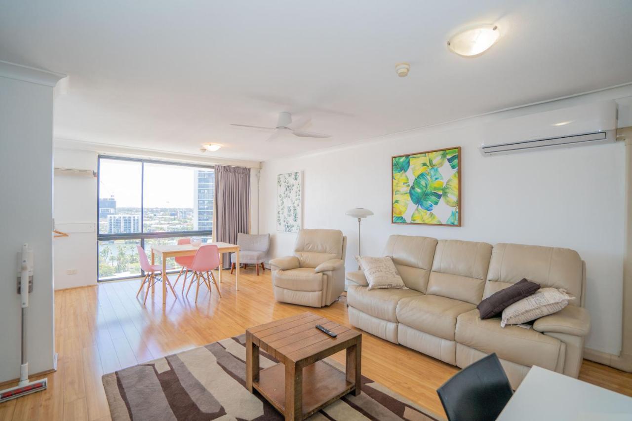 Large Surfers Paradise Apartment With Fantastic Views Гоулд Коуст Екстериор снимка