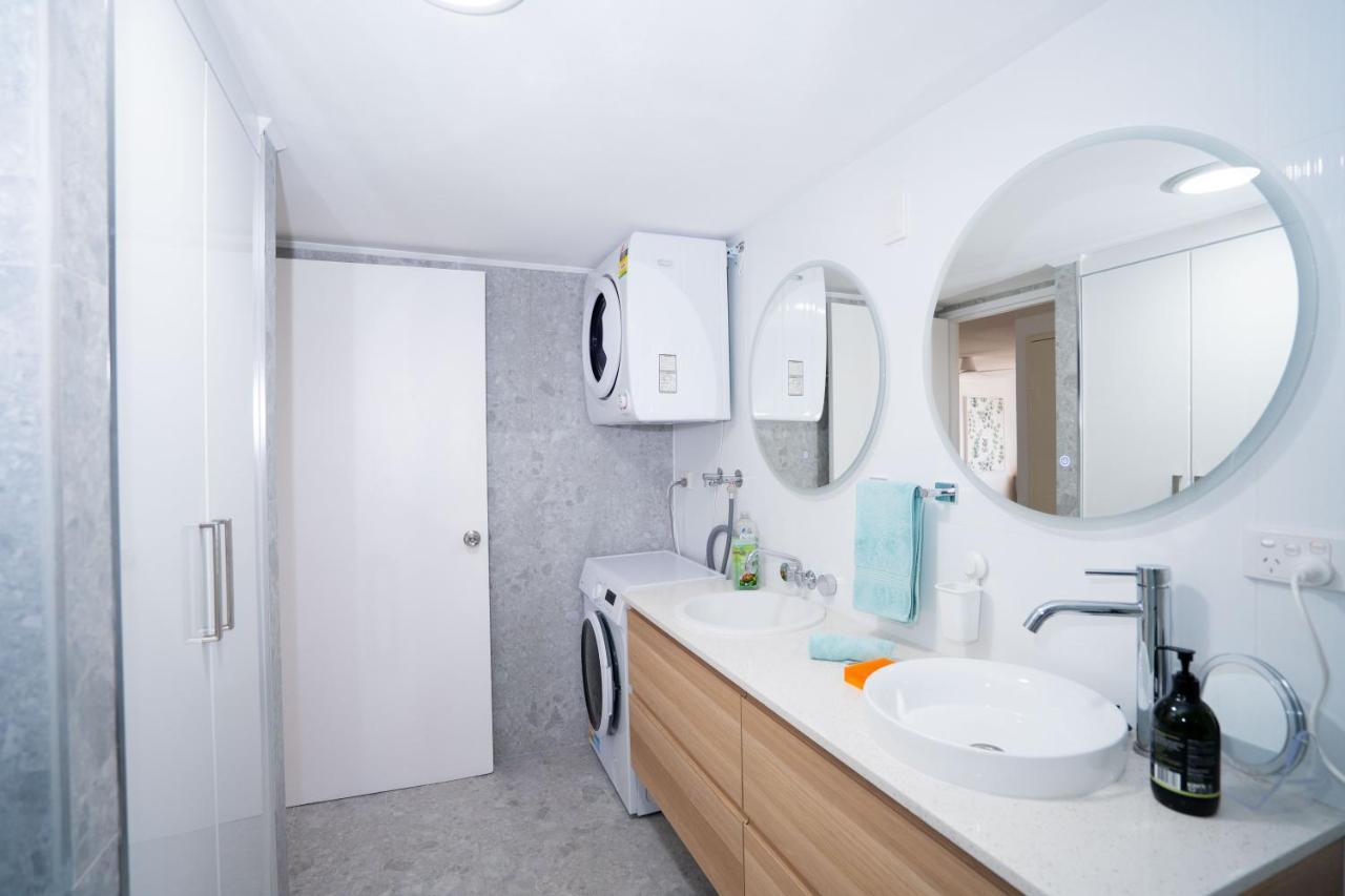 Large Surfers Paradise Apartment With Fantastic Views Гоулд Коуст Екстериор снимка