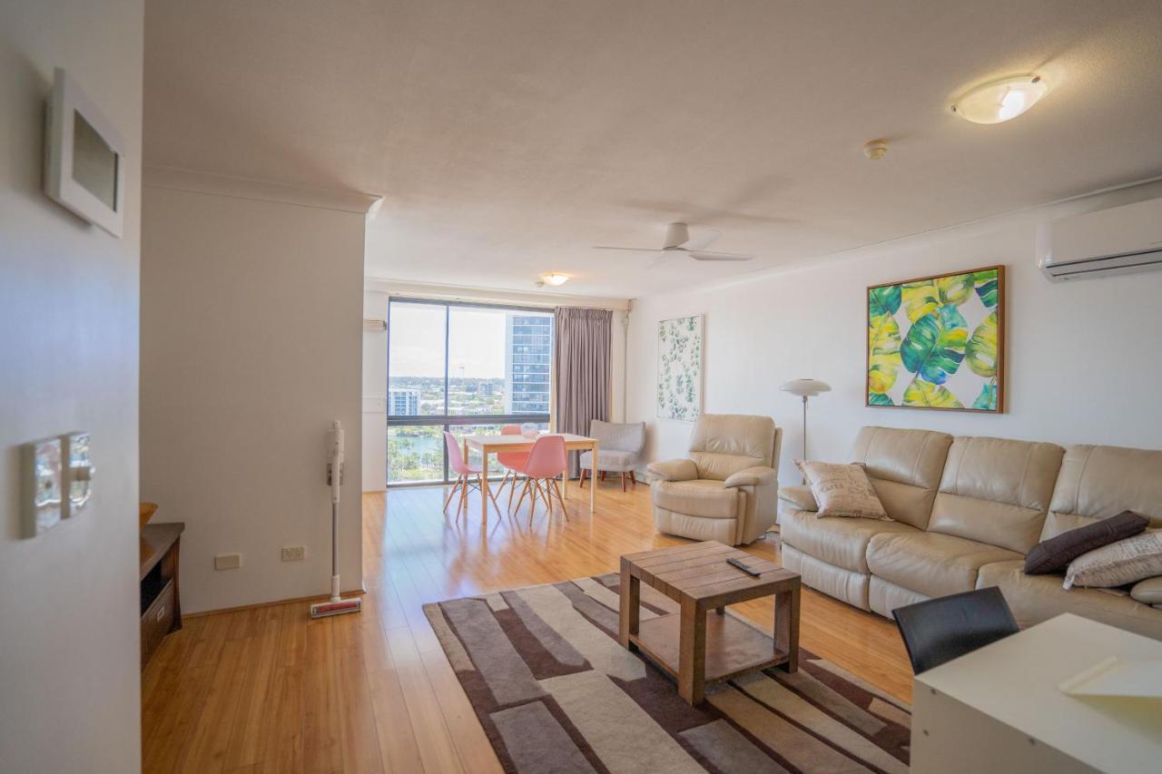 Large Surfers Paradise Apartment With Fantastic Views Гоулд Коуст Екстериор снимка