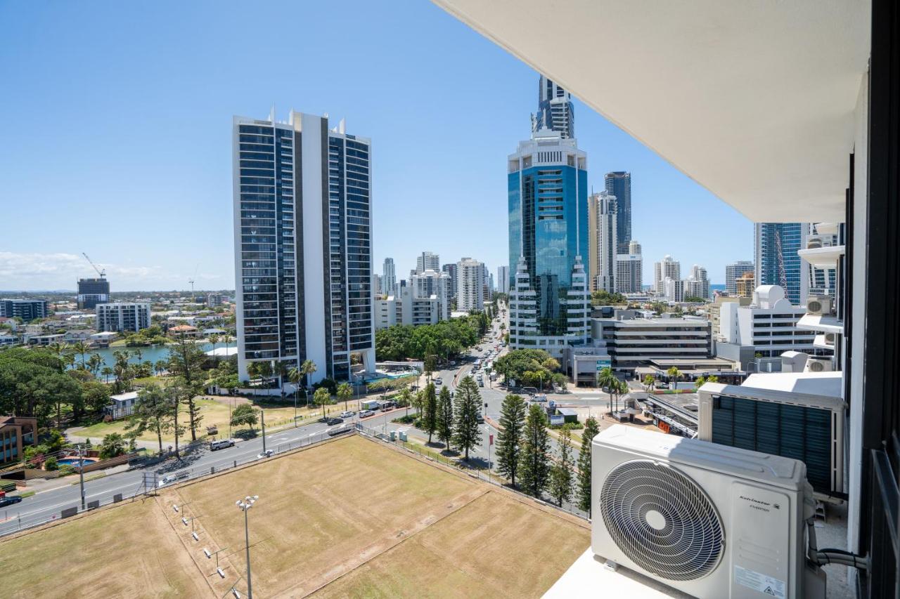 Large Surfers Paradise Apartment With Fantastic Views Гоулд Коуст Екстериор снимка