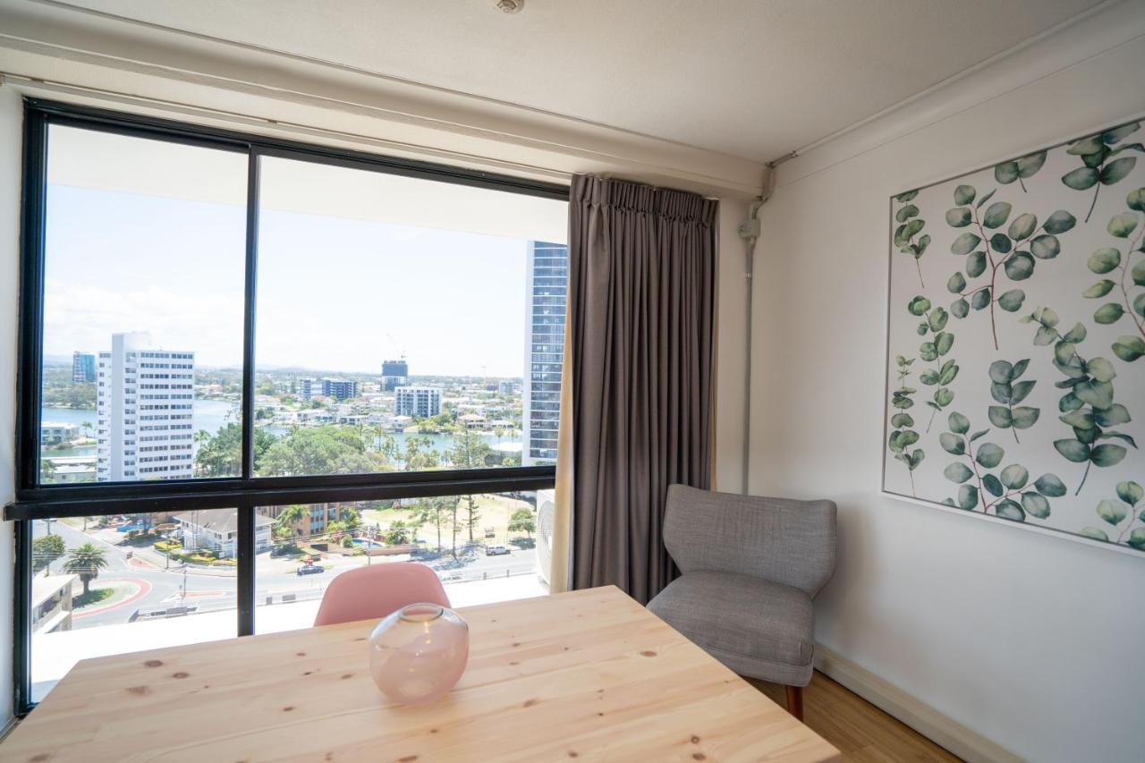 Large Surfers Paradise Apartment With Fantastic Views Гоулд Коуст Екстериор снимка
