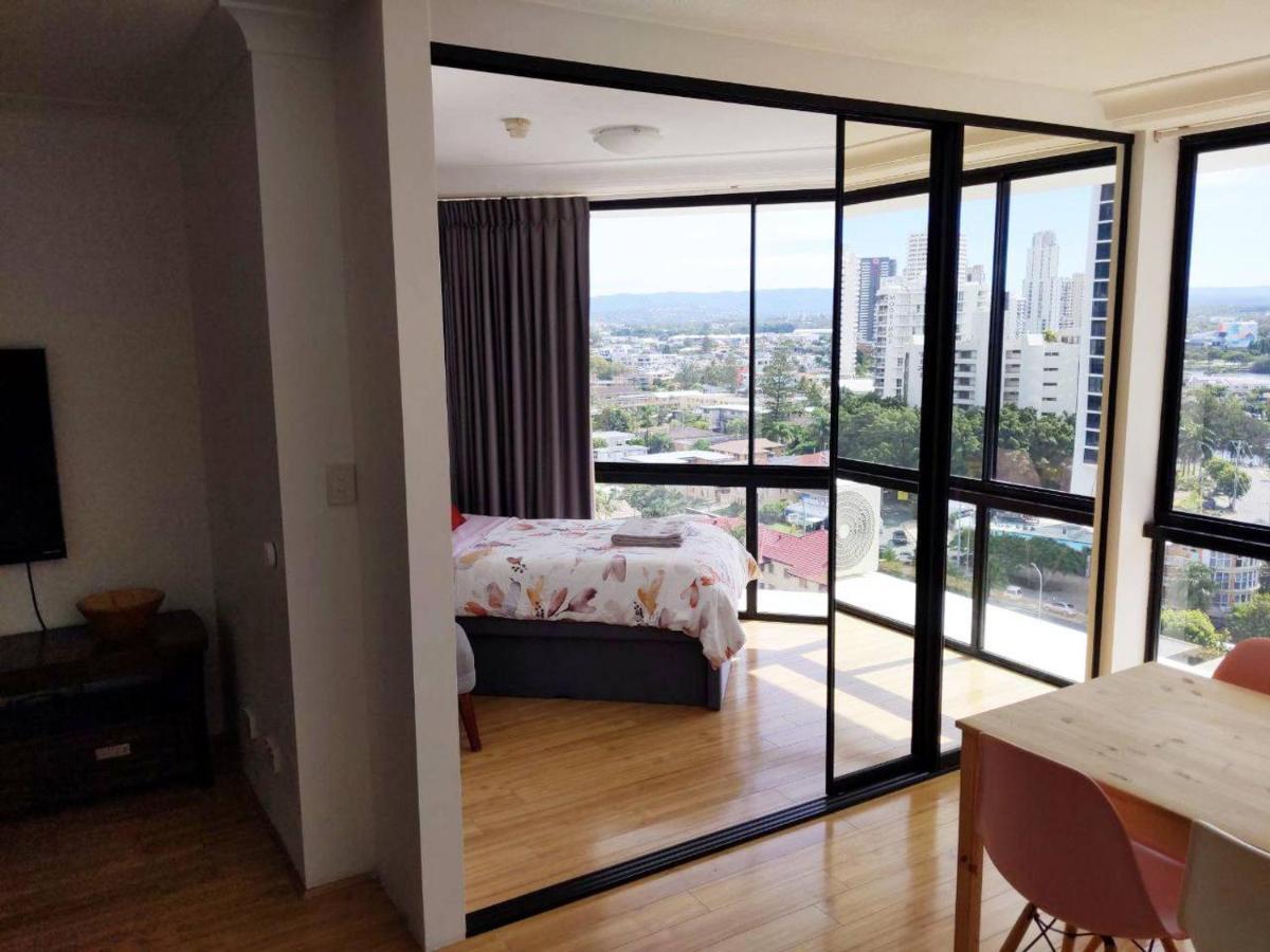 Large Surfers Paradise Apartment With Fantastic Views Гоулд Коуст Екстериор снимка